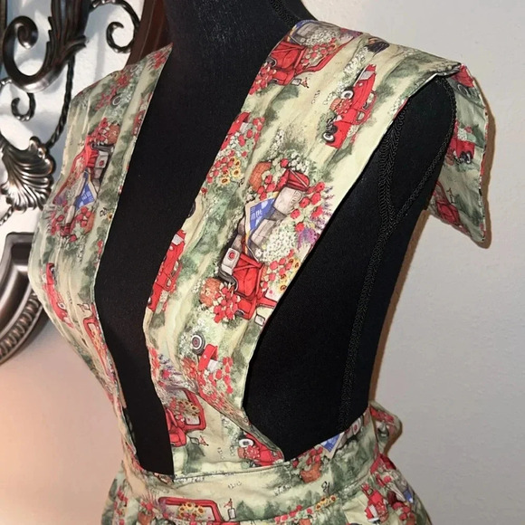 Homemade Adult Women’s Apron Antique Red Flower Truck Cooking Baking - Picture 1 of 11